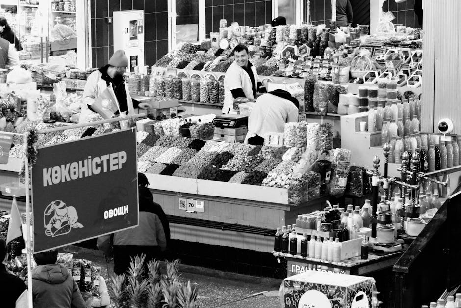 cover-image-276778 Targowisko z różnorodnymi warzywami i owocami, sprzedawcy w białych fartuchach, kolorowe stoiska z przekąskami i napojami, atmosfera lokalnego rynku.